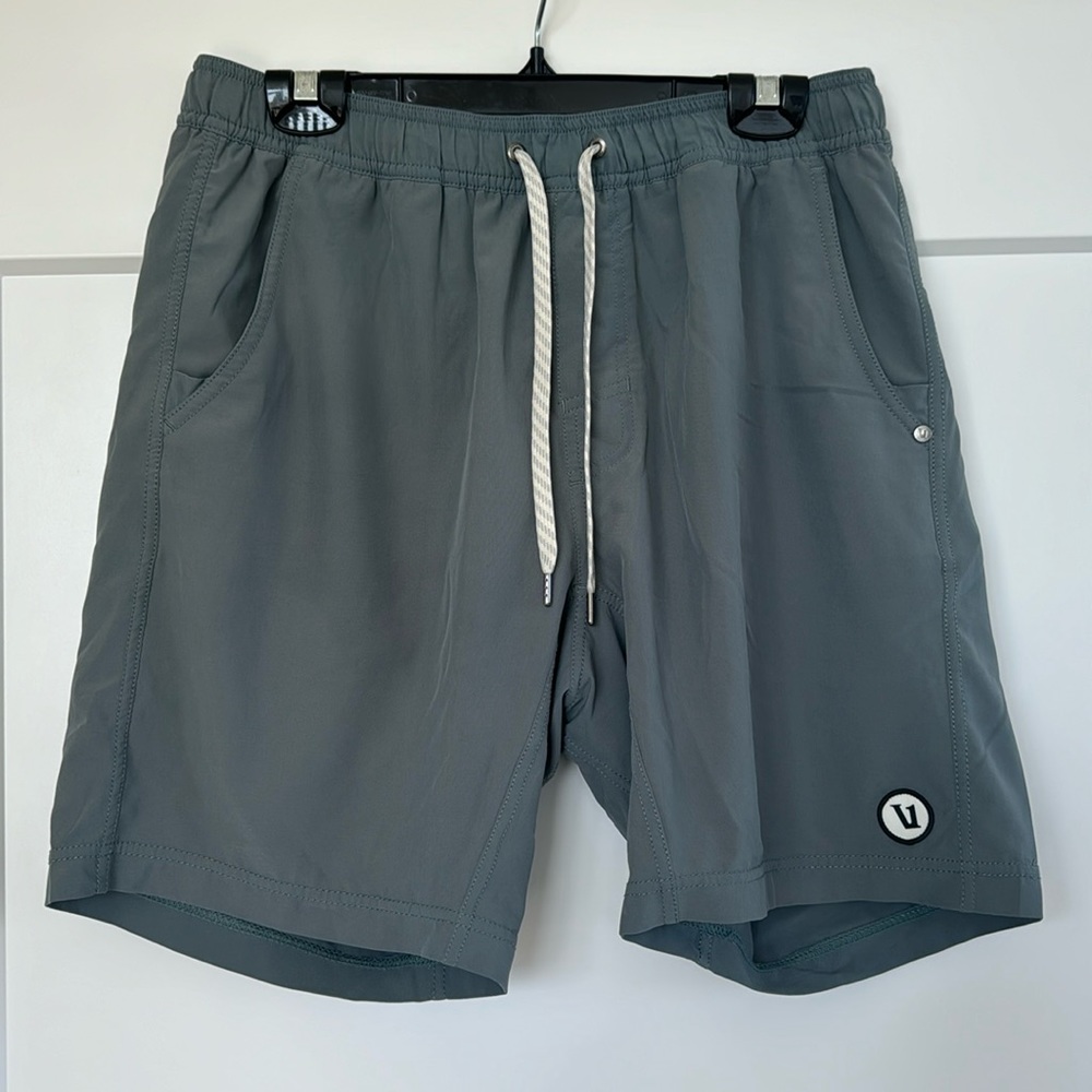 Vuori Size Medium Kore 7.5 inch inseam shorts